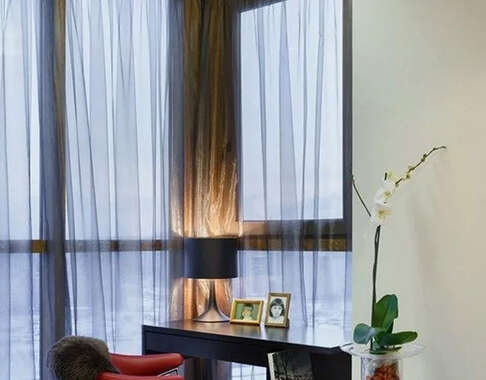 Как выбрать шторы для балкона или лоджии: практичность и уют в одном решении